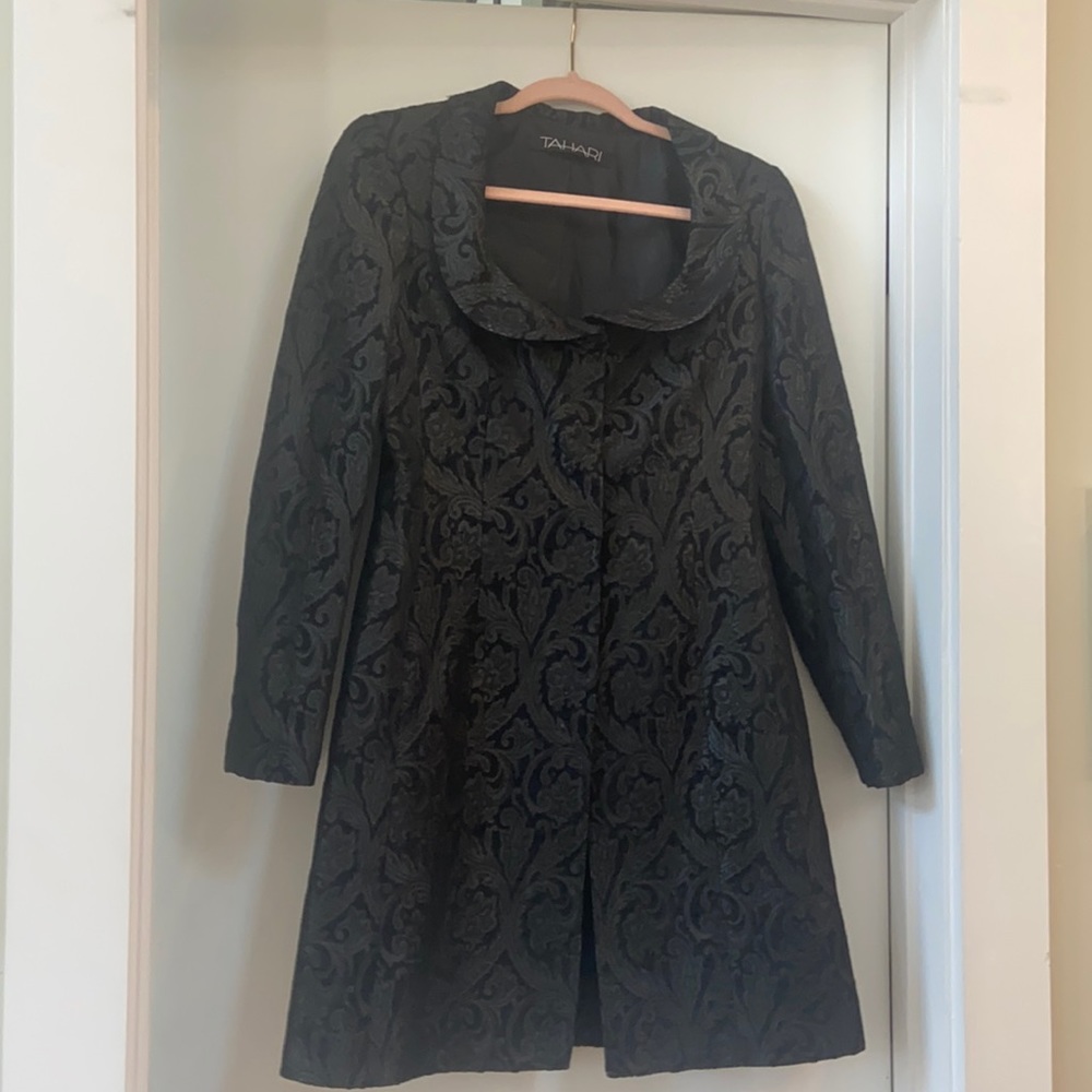Beautiful Tahari brocade A-line Jacket Sz 4